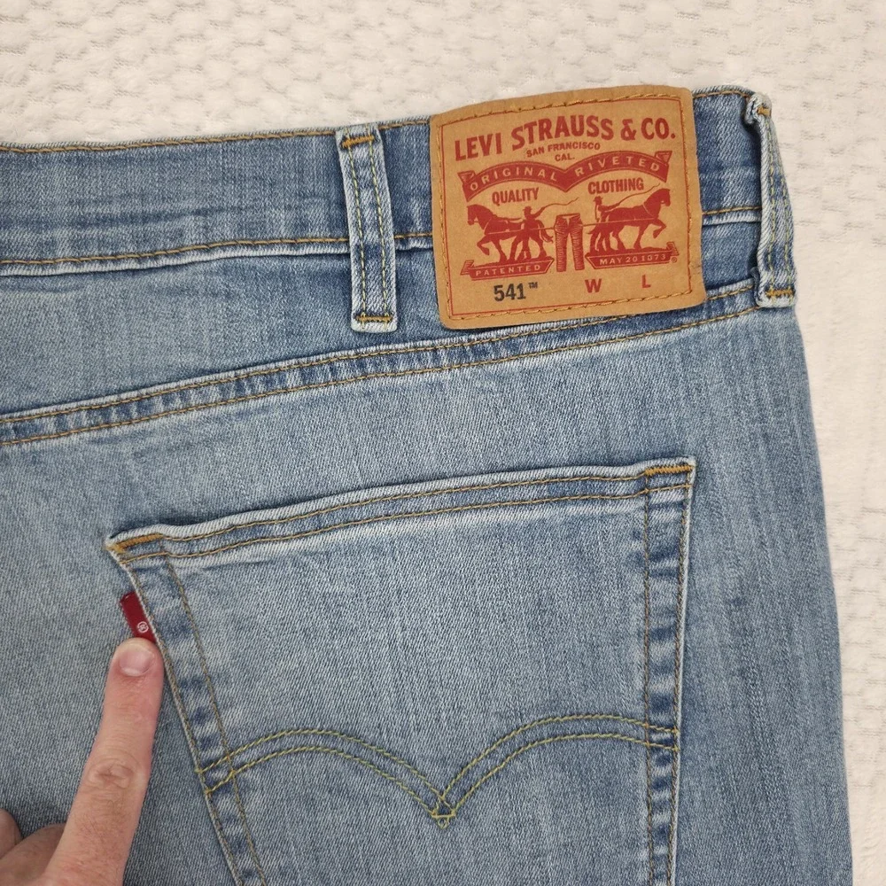 Levis 541 Athletic Taper Jeans Mens 47x28 Blue Medium Wash Denim Relaxed Fit